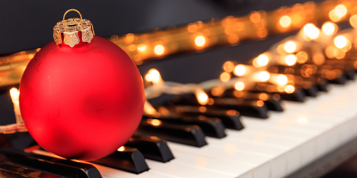 piano keys Christmas ball lights